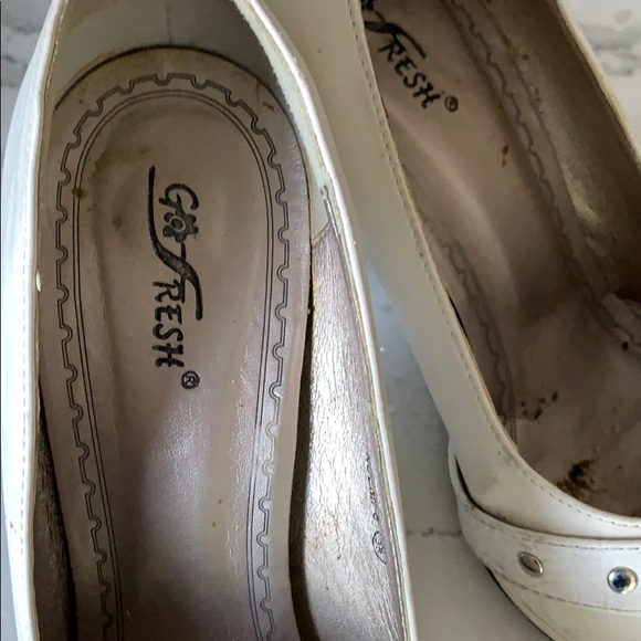 Ladies white heels - Picture 4 of 7